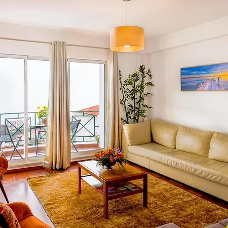Modern & Spacious Sea View Flat For Lovely Vacation Apartment Canico (Madeira)