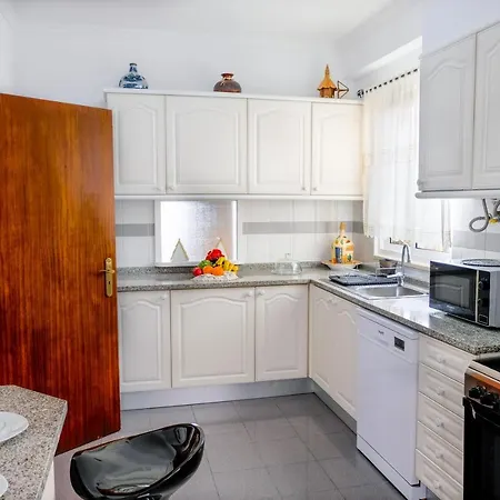 Apartment Modern & Spacious Sea View Flat For Lovely Vacation *