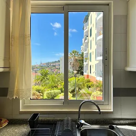 Modern & Spacious Sea View Flat For Lovely Vacation Apartment *